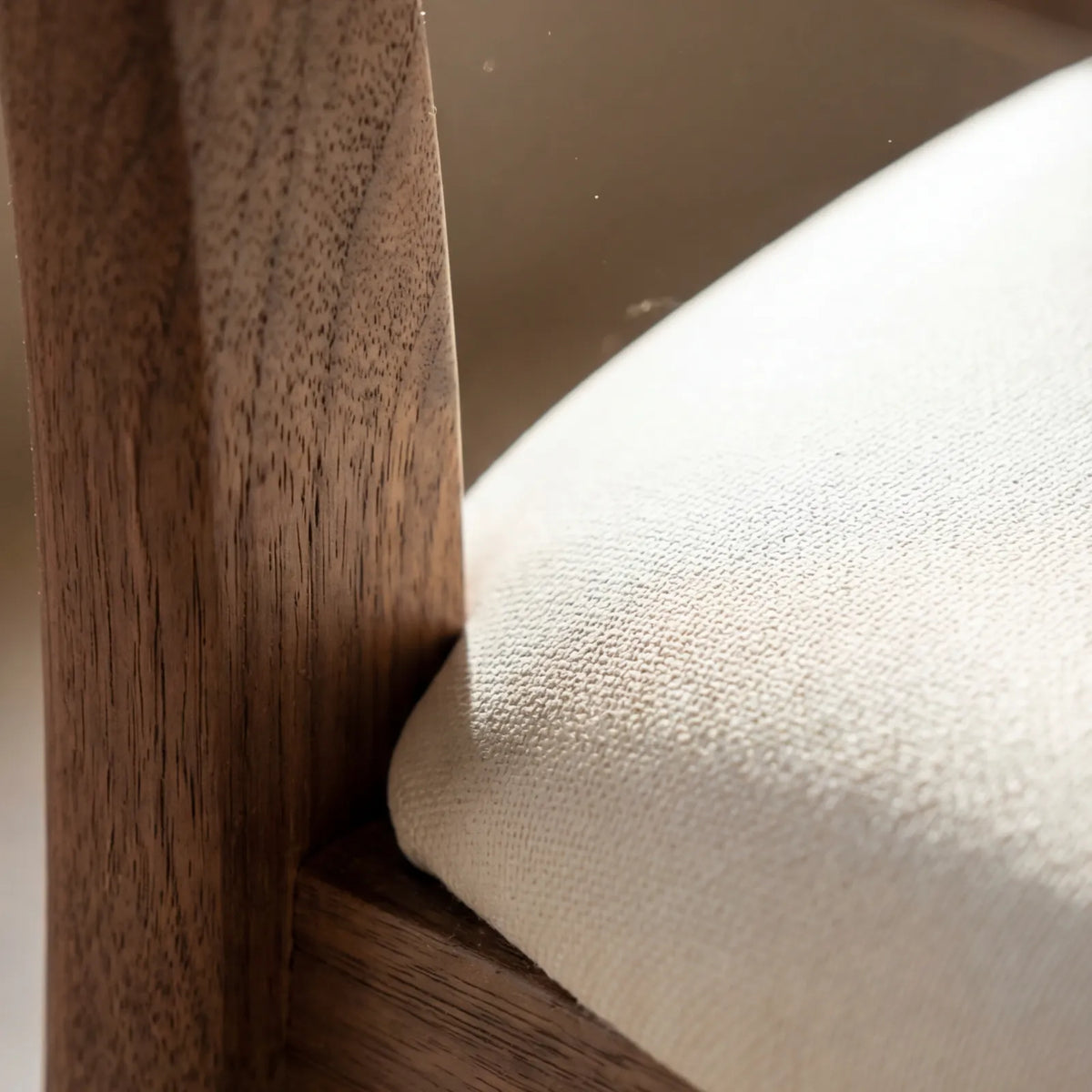 Comedor Altesse en Madera Sólida · Escultural