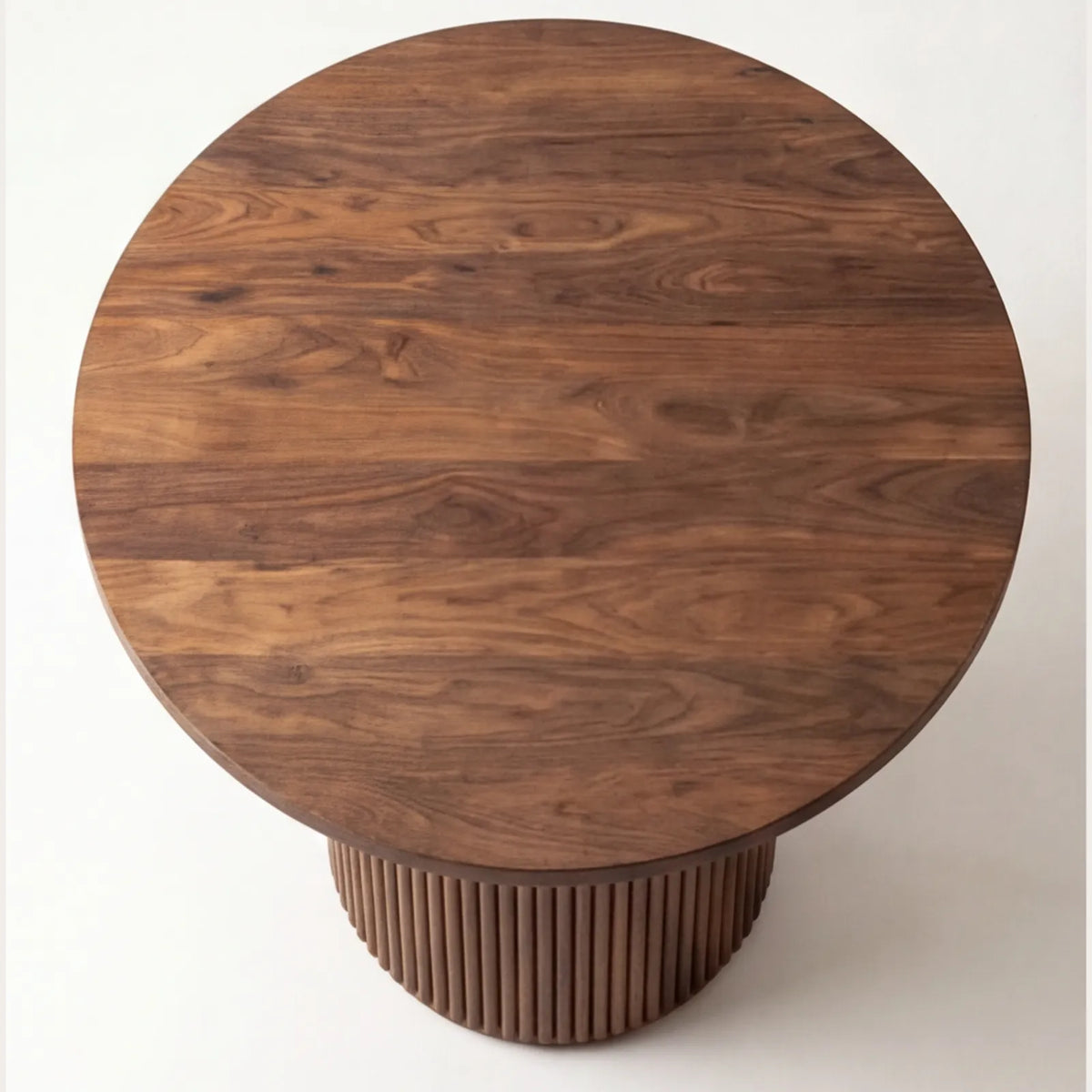 Mesa de Comedor Altesse para 4 sillas en Nogal · Escultural