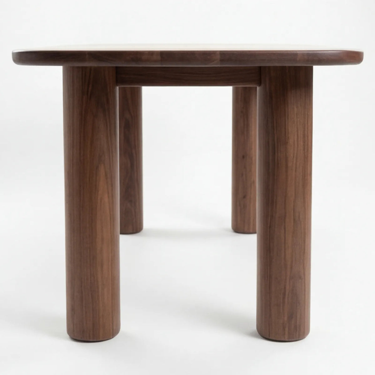 Comedor Caelum en Nogal con detalles en madera sólida · Escultural