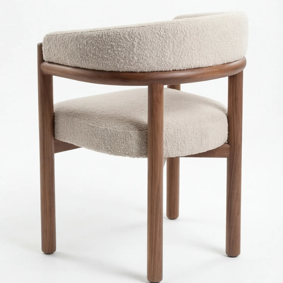 Comedor Caelum en Nogal con detalles en madera sólida · Escultural