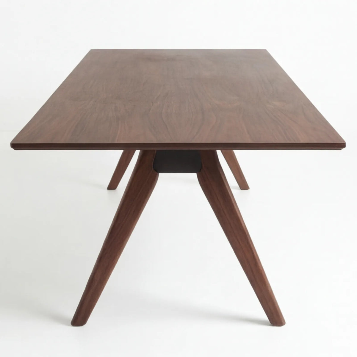 Mesa de Comedor Doran para 10 sillas en Nogal y Rosa Morada Sólida · Escultural