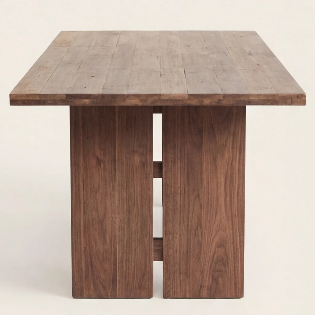 Mesa de Comedor Eris para 4 sillas en Nogal · Escultural