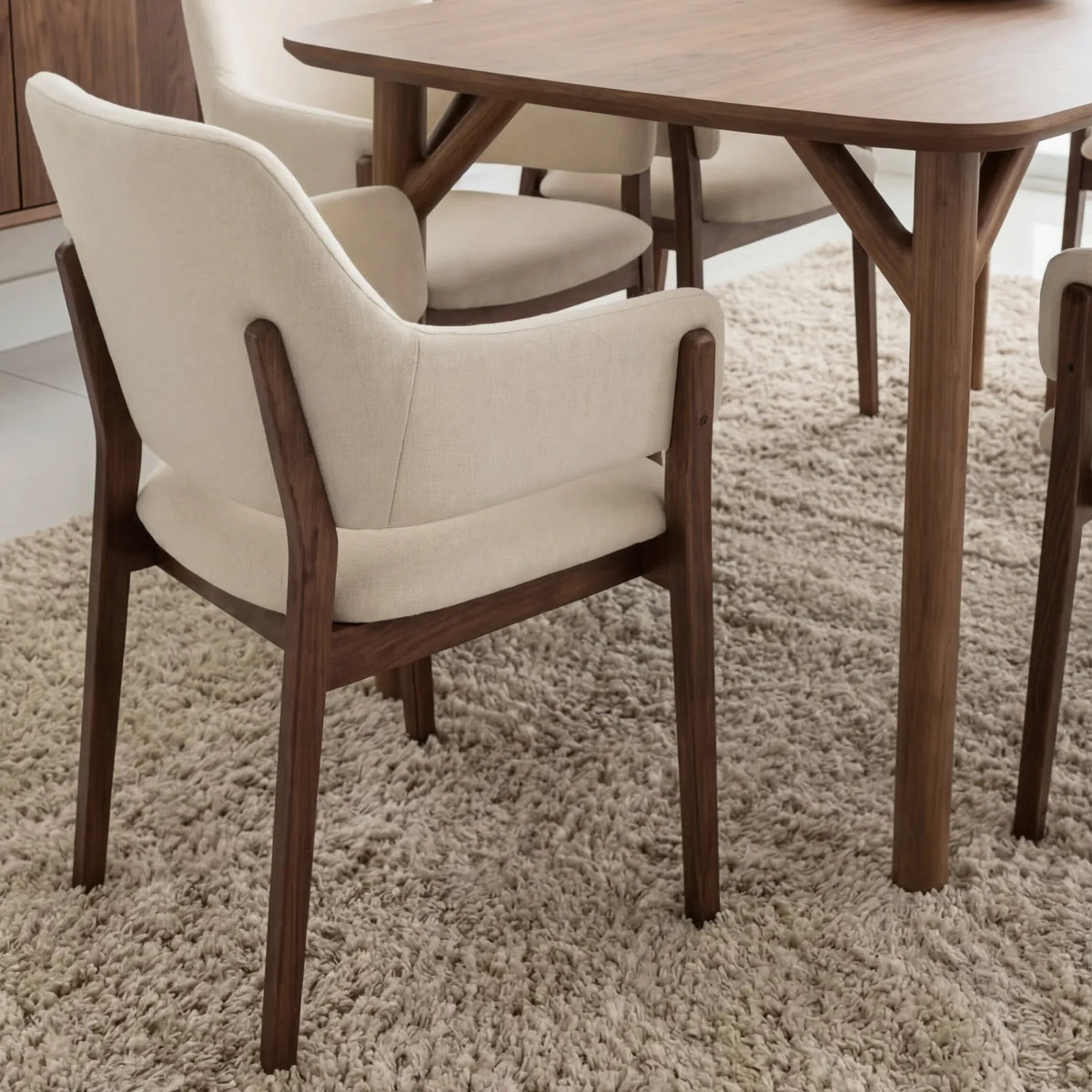 Silla Farel en Rosa Morada Sólida · Escultural