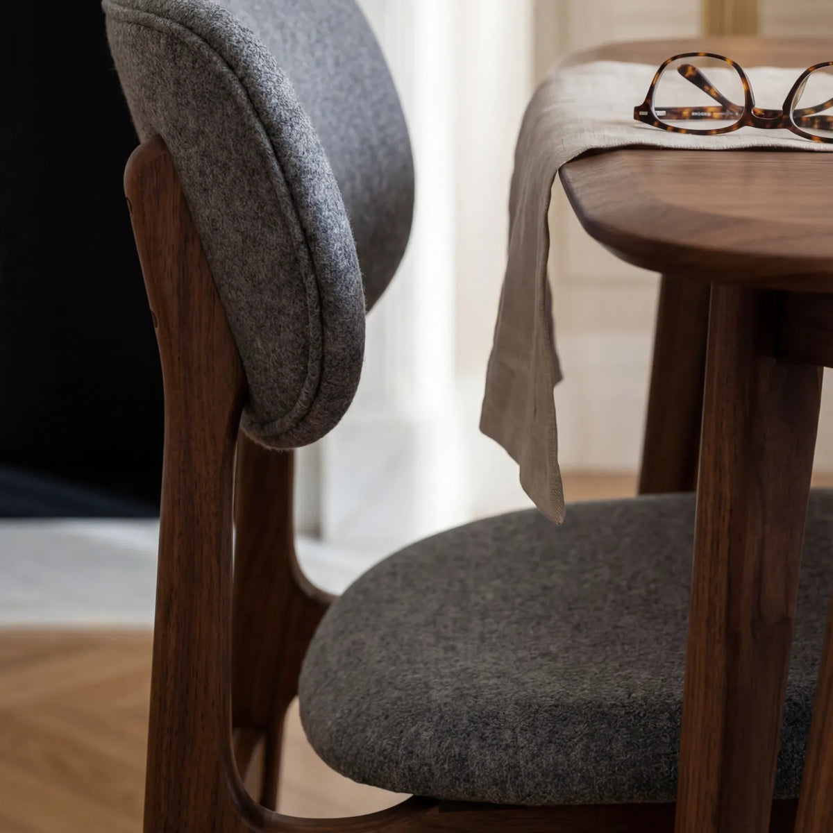 Silla Fio en Rosa Morada Sólida · Escultural