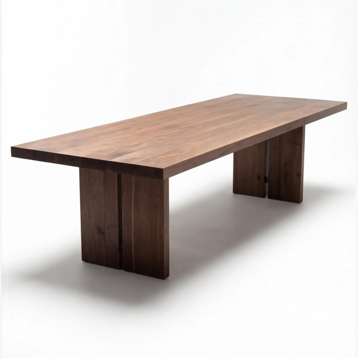 Mesa de Comedor Magnar para 10 sillas en Nogal y Rosa Morada Sólida · Presencia Arquitectónica