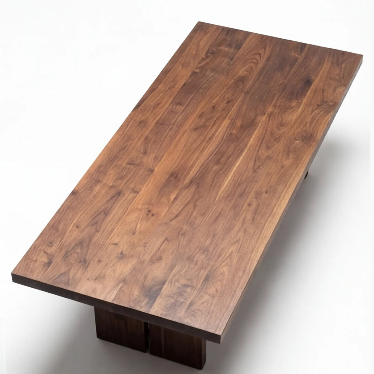 Mesa de Comedor Magnar para 10 sillas en Nogal y Rosa Morada Sólida · Presencia Arquitectónica