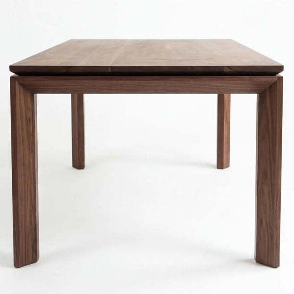 Mesa de Comedor Nervin para 6 sillas en Nogal con detalles en Rosa Morada Sólida · Arquitectónico