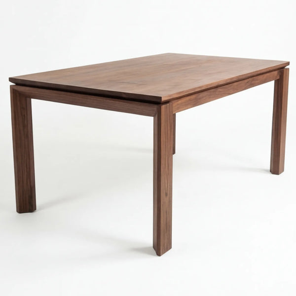 Vista de escala y proporciones de Mesa de Comedor Nervin para 6 sillas en Nogal con detalles en Rosa Morada Sólida