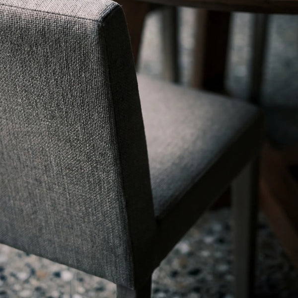 Comedor Nise en Nogal y Madera Sólida · Presencia Arquitectónica - vista alternativa