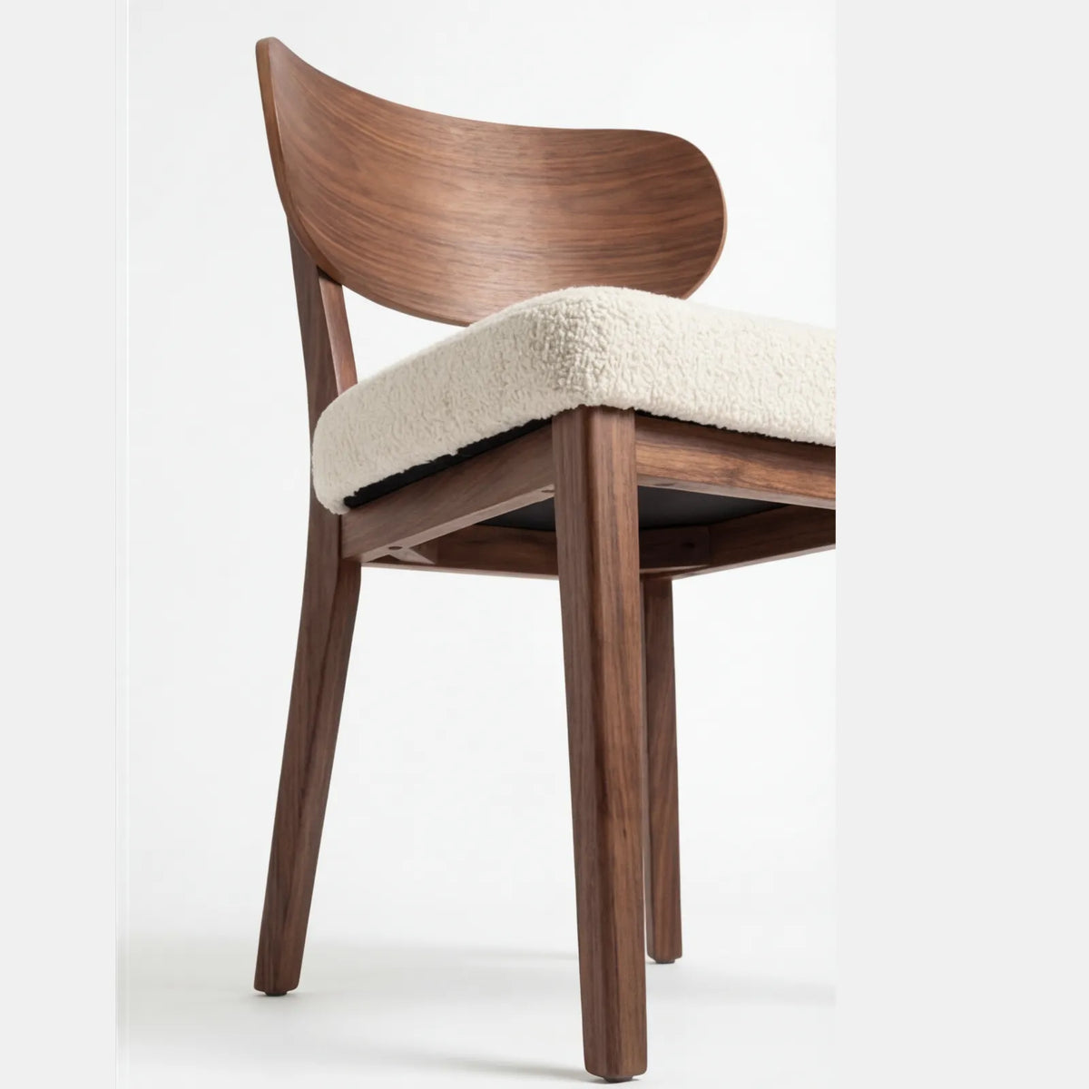 Comedor Novaro en Nogal y Madera Sólida · Arquitectónico