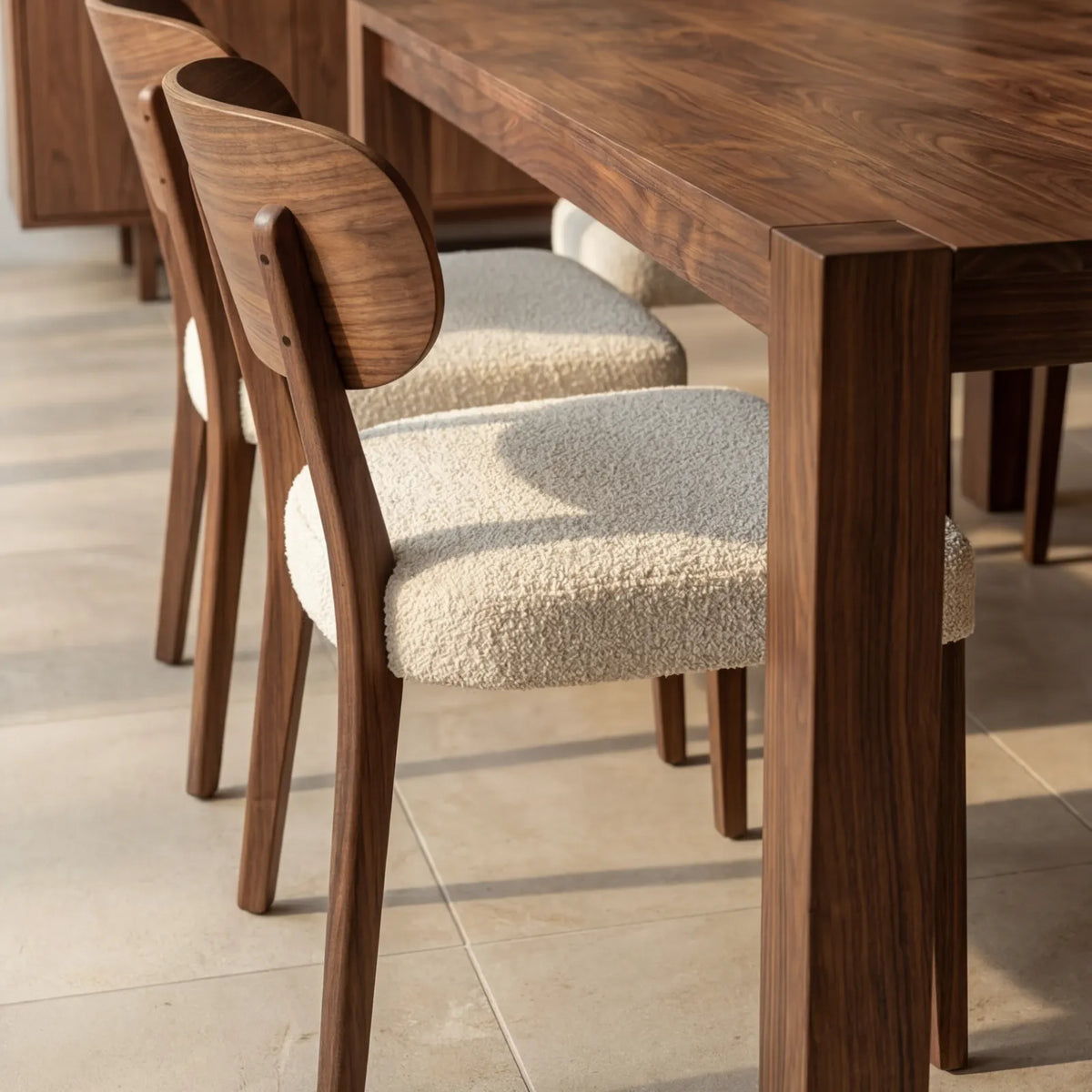 Comedor Novaro en Nogal y Madera Sólida · Arquitectónico