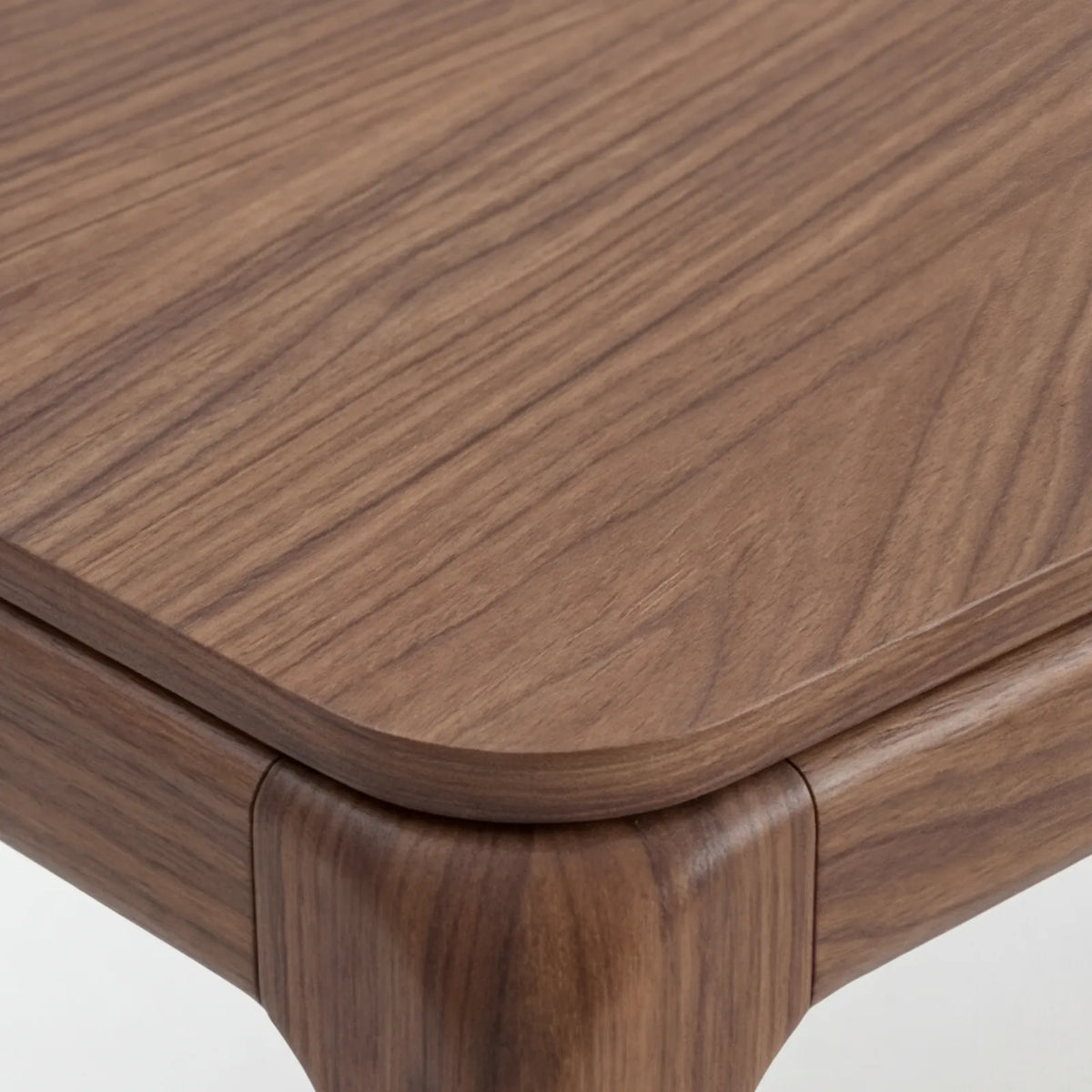 Mesa de Comedor Orizzonte para 8 sillas en Nogal y Rosa Morada · Escultural