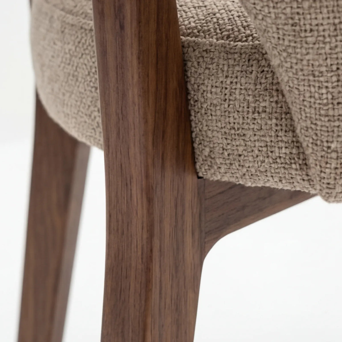 Comedor Vanguard en Nogal y Madera Sólida · Diálogo Escultórico