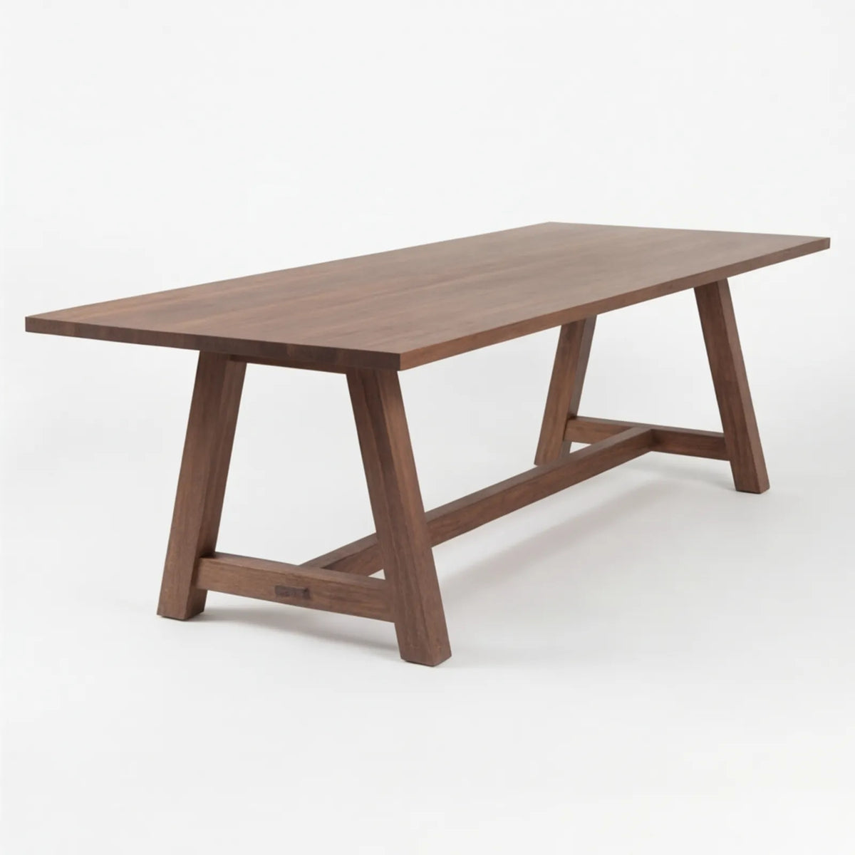 Conjunto de Comedor Quorum en Nogal y Madera Sólida · Diseño Arquitectónico