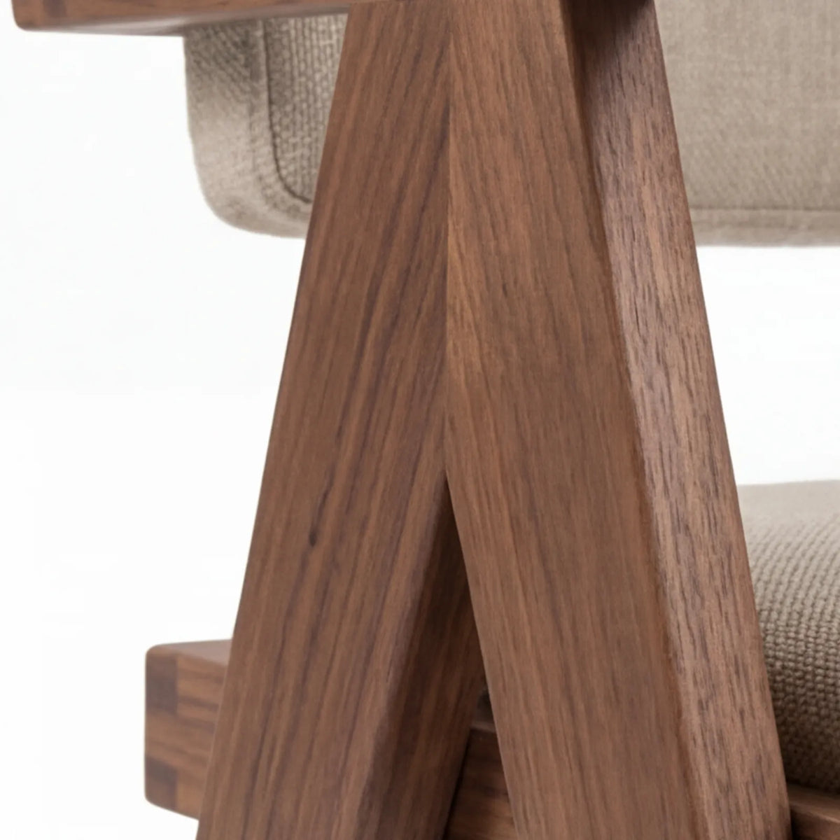 Conjunto de Comedor Quorum en Nogal y Madera Sólida · Diseño Arquitectónico