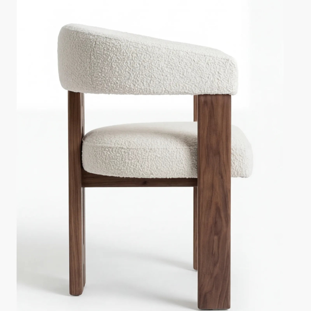 Conjunto de Comedor Zafiro en Nogal con sillas en madera sólida · Escultural