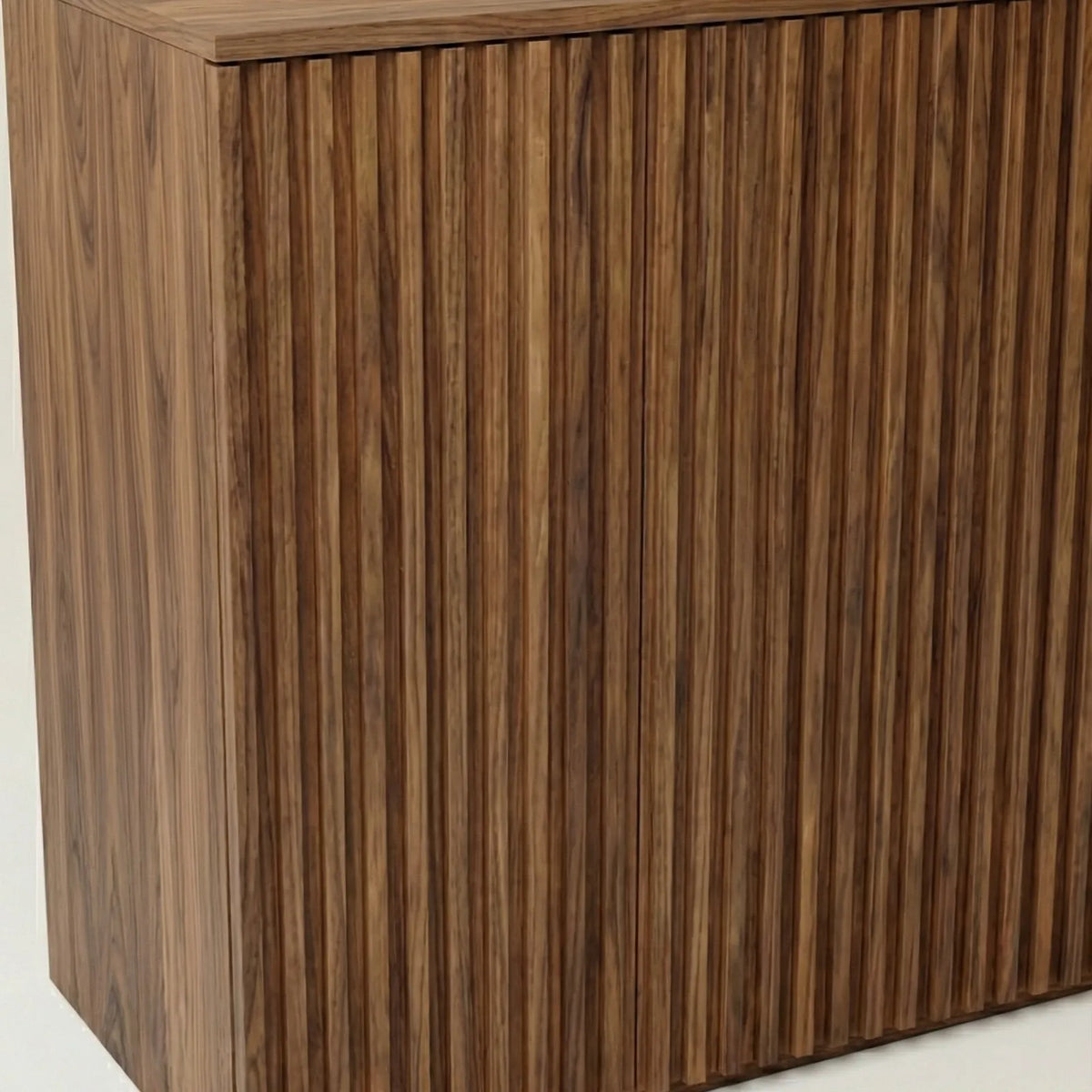 Buffet Modigliani – Credenza Ranurada en Nogal