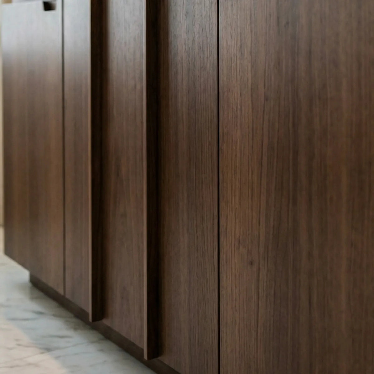 Buffet Bellagio – Credenza Contemporánea en Nogal