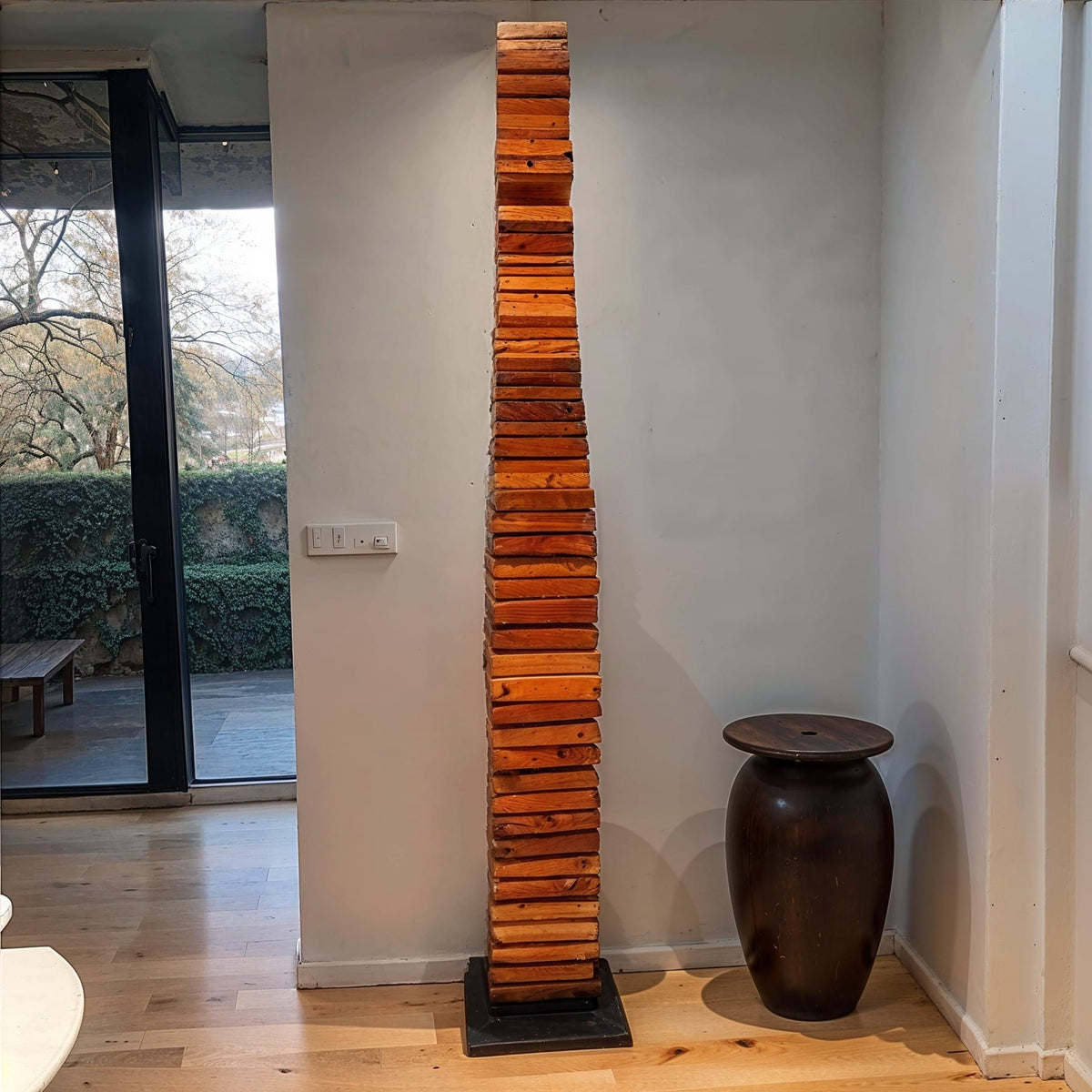Escultura Premium Obelisk · Parota Maciza Natural