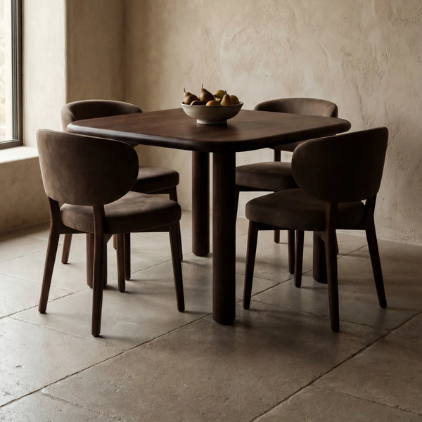 Mesa de Comedor Stella en Nogal con detalles en madera sólida · Orgánico