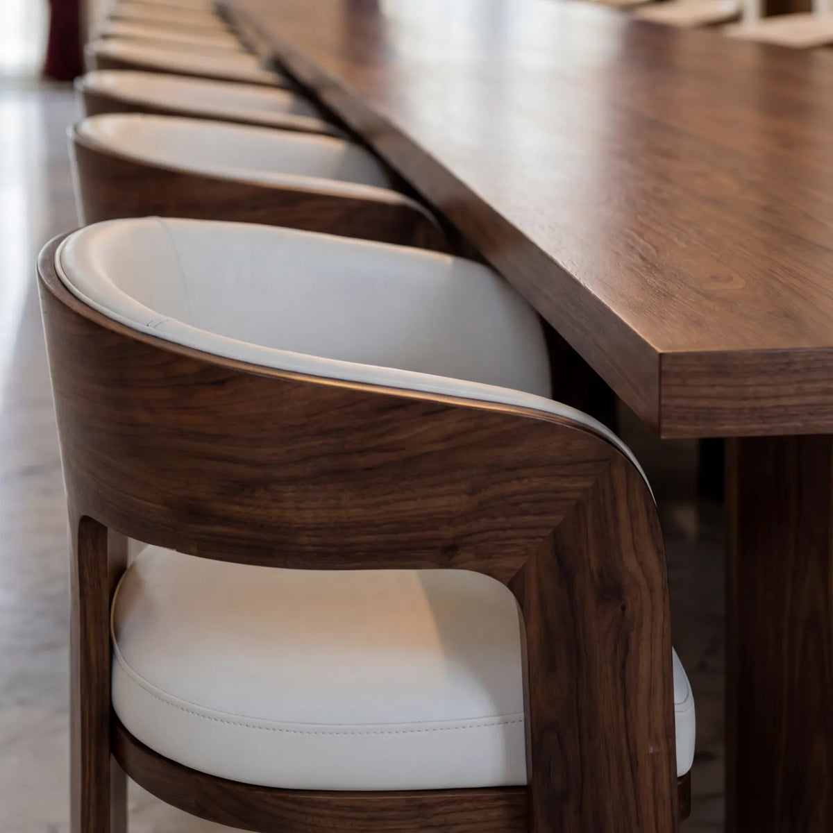 Comedor Nautilus en Nogal y Madera Sólida · Monolítico