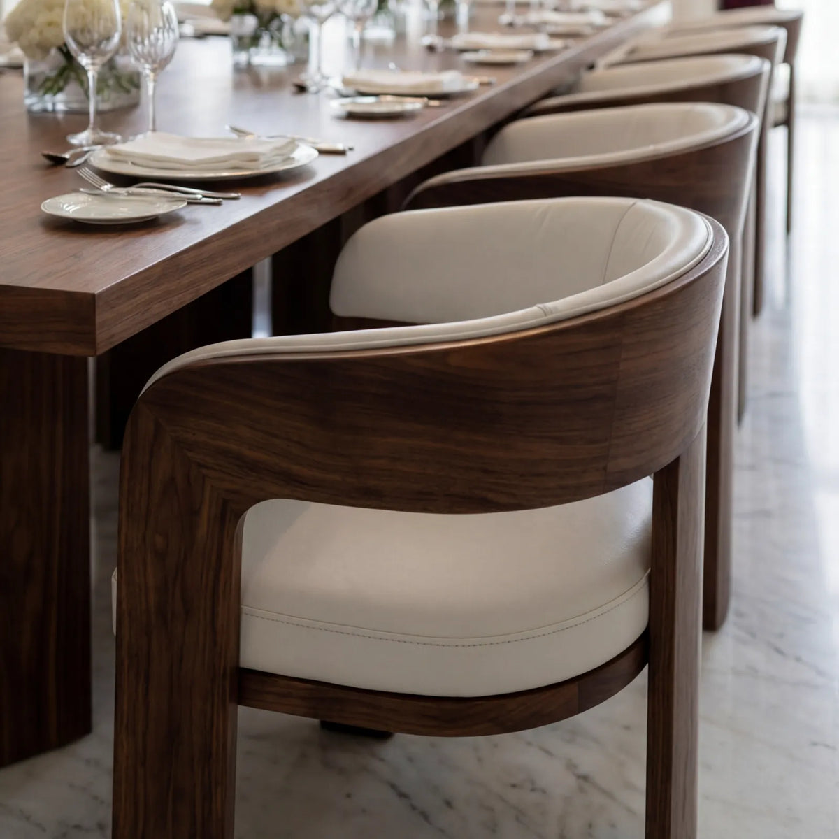 Comedor Nautilus en Nogal y Madera Sólida · Monolítico