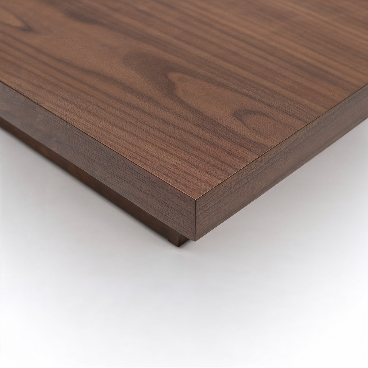 Mesa de Centro Centra en Nogal Americano · Escultural