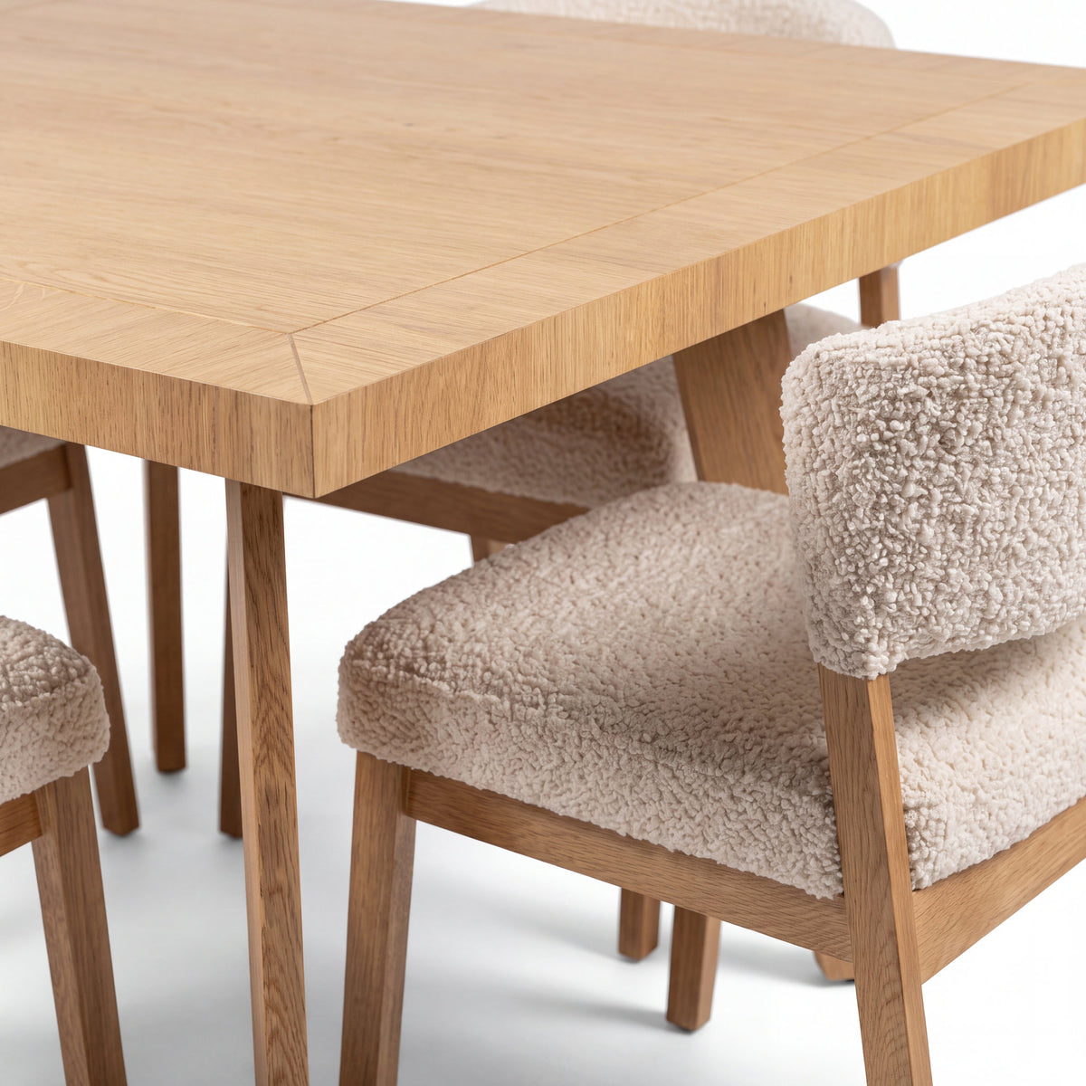 Comedor Elara en Encino con Detalles en Madera Sólida · Punto Focal Arquitectónico - Detalle de interacción entre mesa y sillería | LEMICH Muebles de Lujo Ocotlán