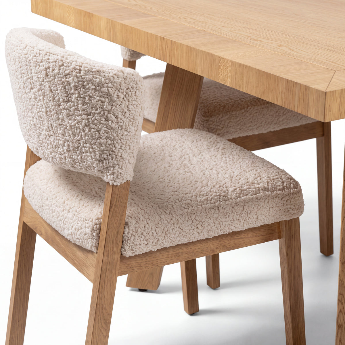 Comedor Elara en Encino con Detalles en Madera Sólida · Punto Focal Arquitectónico - Macro detalle de ensamble de esquina y tapizado | LEMICH Muebles de Lujo Ocotlán