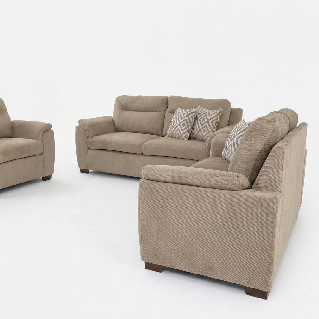 Sala Confortevole Marina en Suede Capuchino con Brazos Acolchados - Perspectiva Fondo Blanco | LEMICH Muebles de Lujo