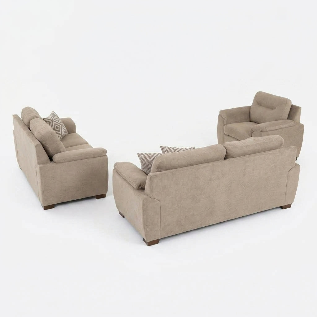 Sala Confortevole Marina en Suede Capuchino con Brazos Acolchados - Perspectiva Fondo Blanco | LEMICH Muebles de Lujo