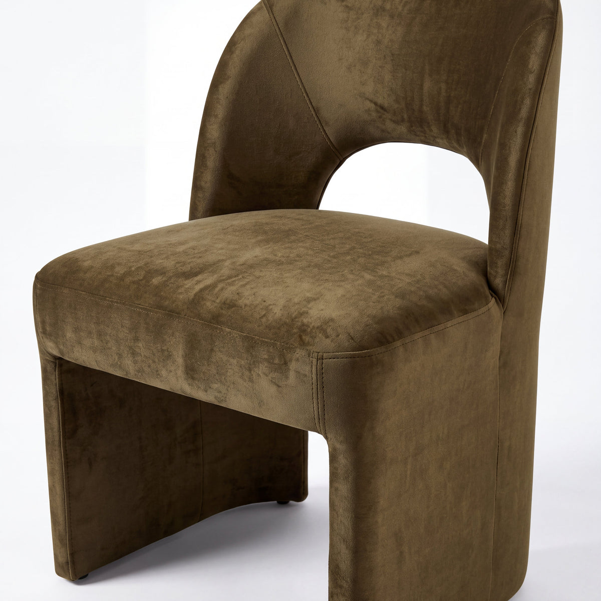 Silla Palma en Terciopelo Verde Bosque · Escultural - Perspectiva angular baja | LEMICH Muebles de Lujo Ocotlán