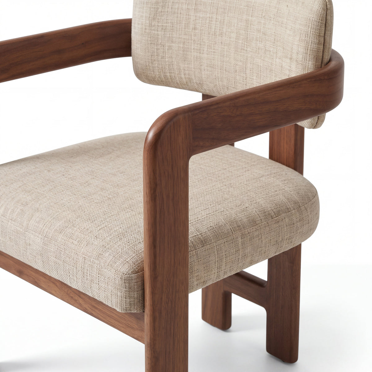 Silla Vesper en Madera Sólida Maciza · Escultural - Detalle de respaldo curvo y unión con descansabrazos | LEMICH Muebles de Lujo Ocotlán